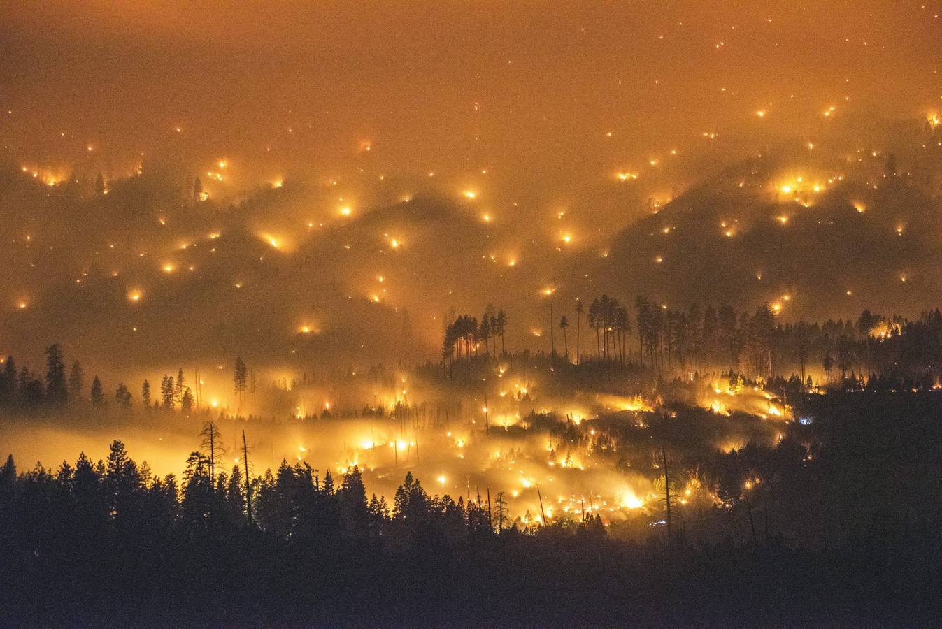 El fuego amenaza el Parque Nacional de Yosemite