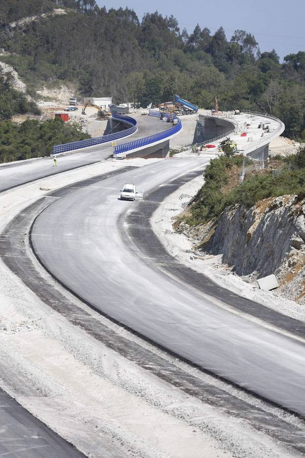 Así se construyó el tramo de la Autovía del Cantábrico, A-8, entre Pendueles y La Franca
