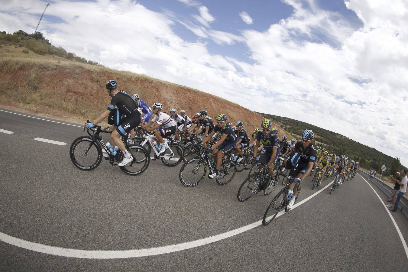 Bouhanni reina en la octava etapa