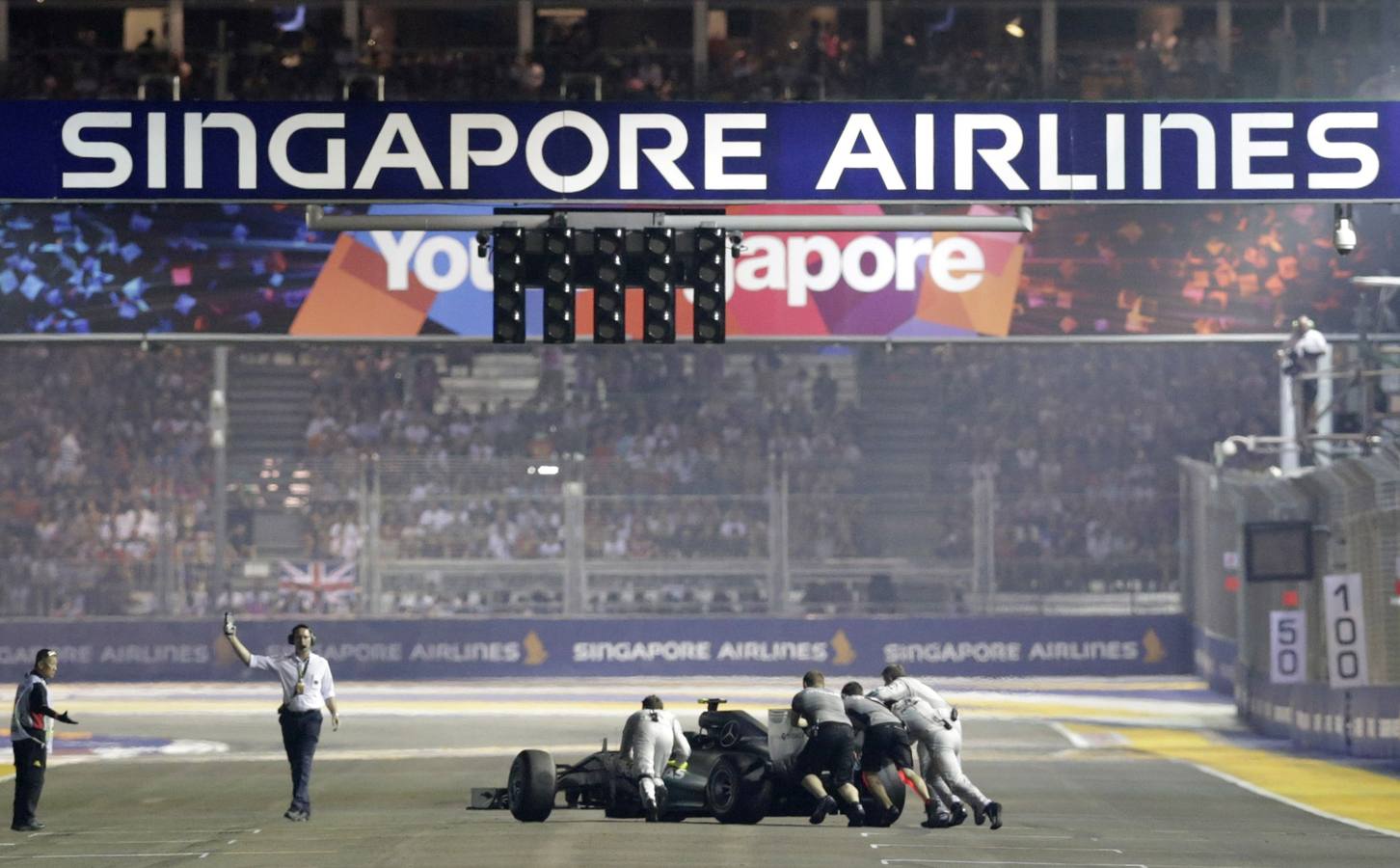 Hamilton gana en Singapur y es el nuevo líder del Mundial de Fórmula 1