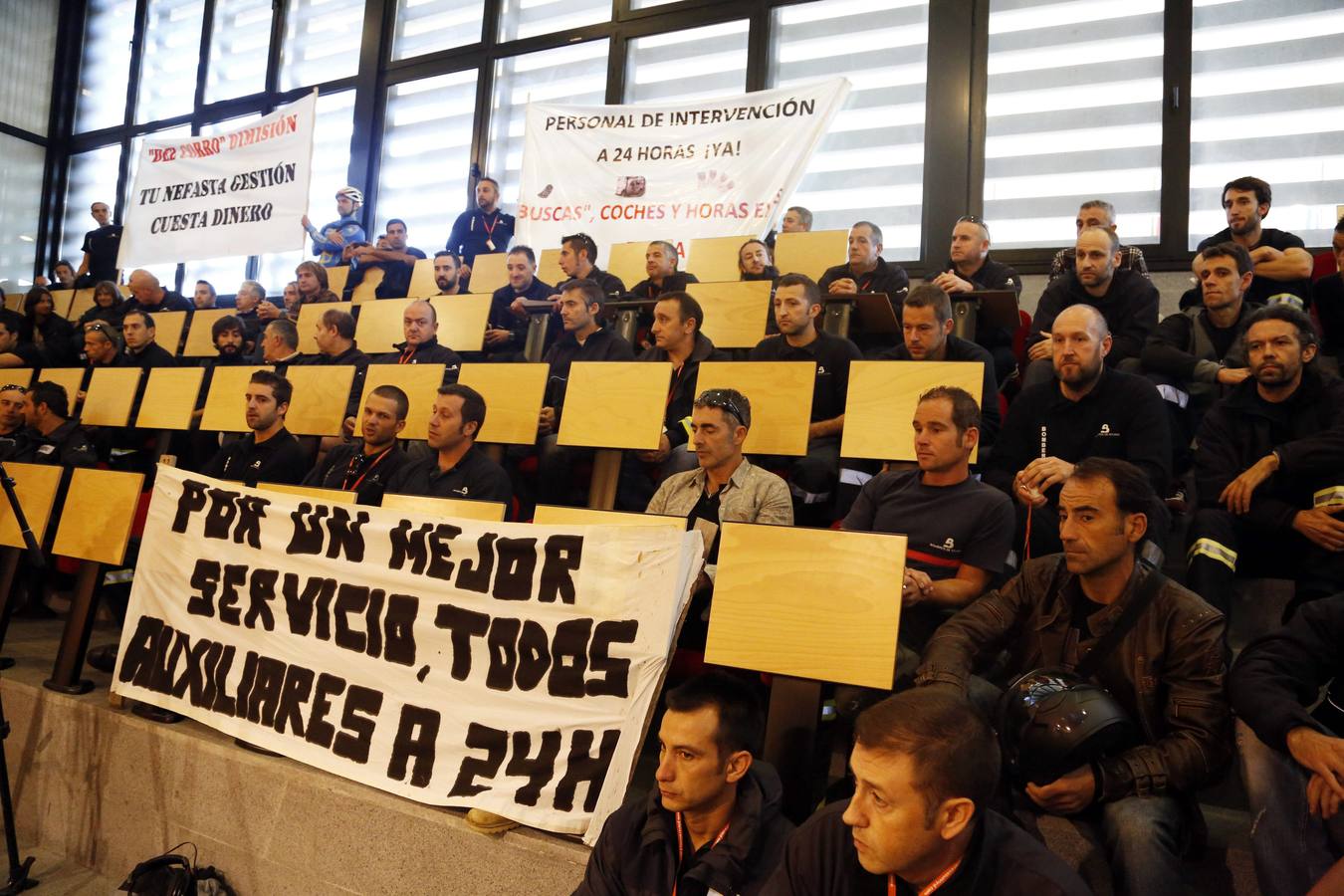 Los bomberos de Asturias protestan por la falta de medios