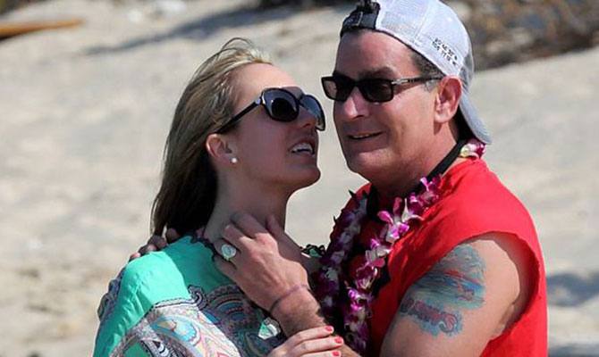 Brett Rossi y Charlie Sheen, un año loco