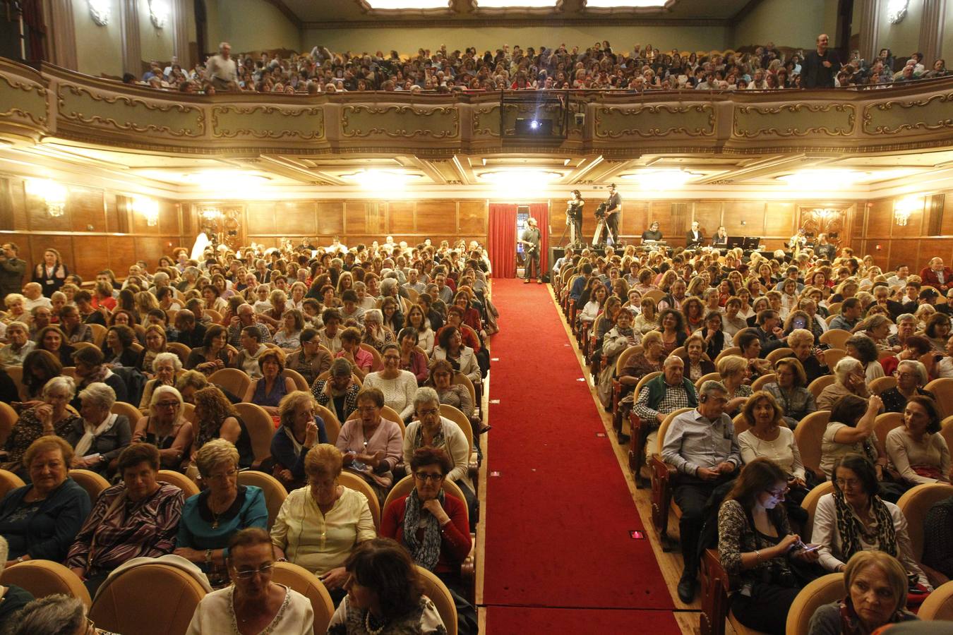 John Banville causa expectación en Gijón