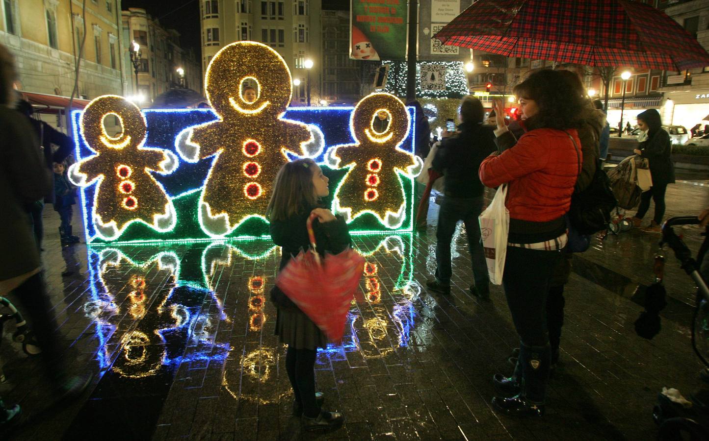 Gijón enciende la iluminación de Navidad