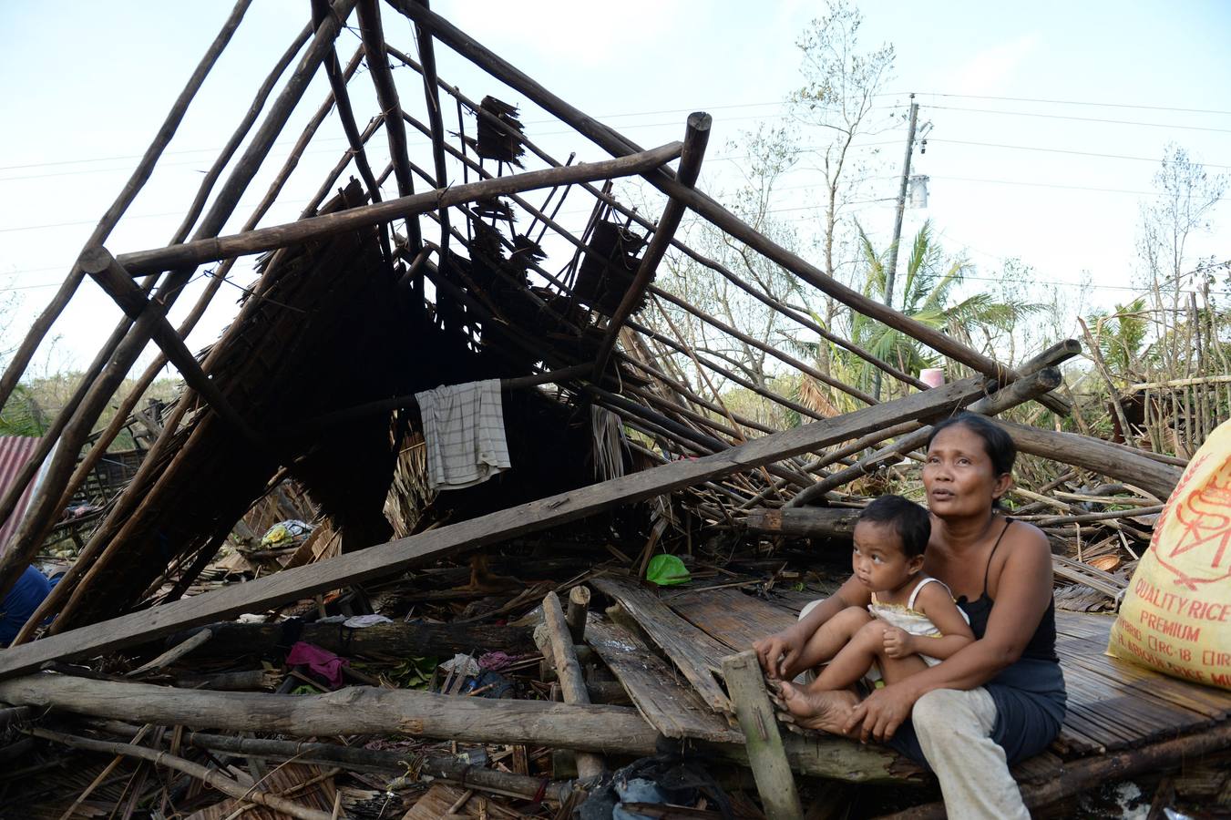 El tifón Hagupit deja 27 muertos y miles de desplazados en Filipinas