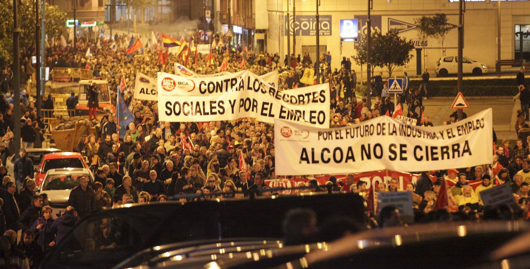 Multitudinaria manifestación en Avilés contra el cierre de Alcoa