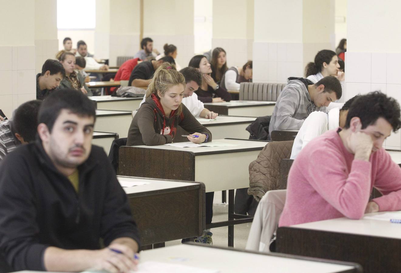 2.500 personas tratan de conseguir 52 puestos de trabajo