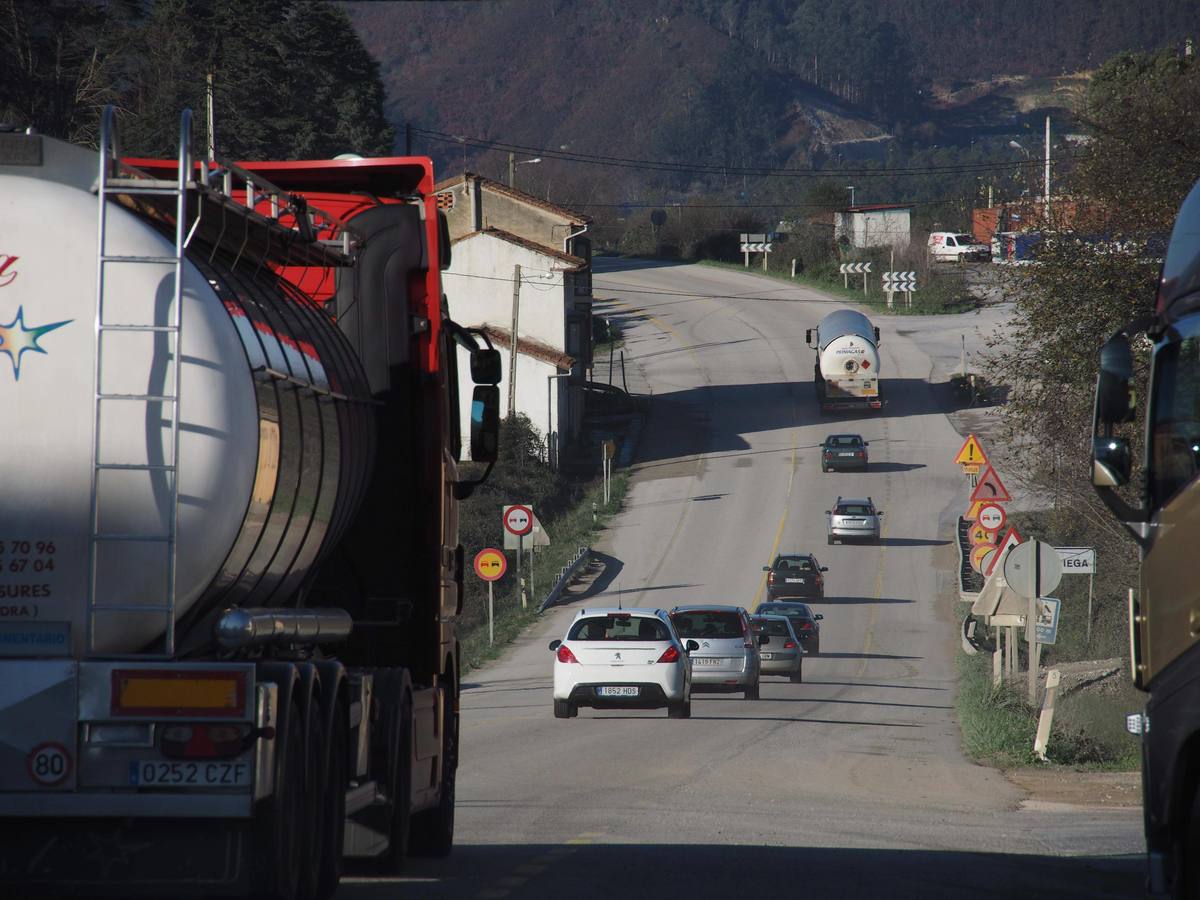 Últimos preparativos antes de la inauguración del tramo Unquera -La Franca