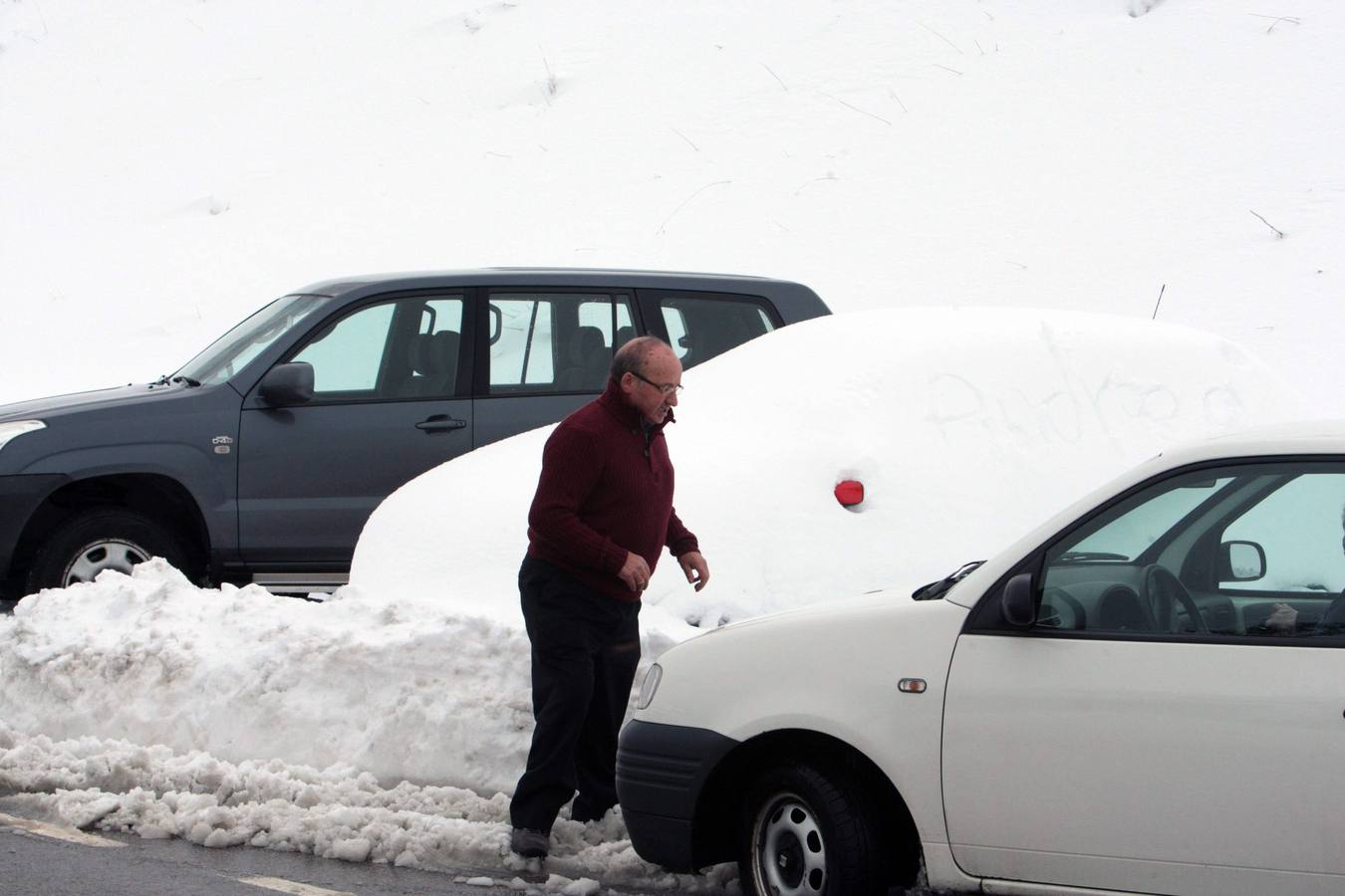 La nieve cubre Pajares