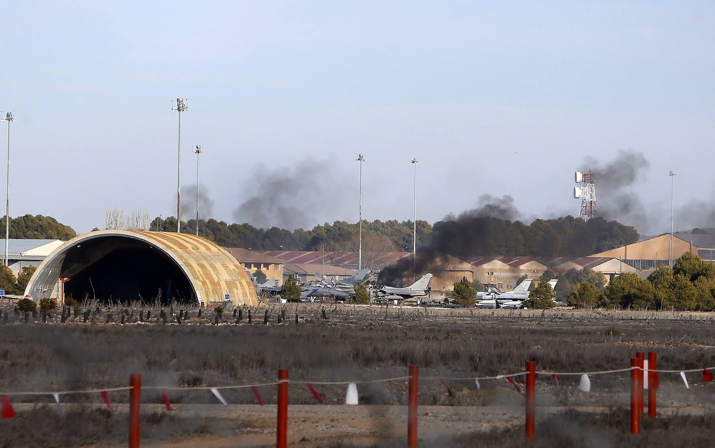 Diez muertos y trece heridos al estrellarse un avión griego de la OTAN en Albacete