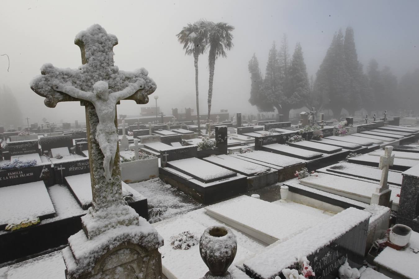 La nieve cubre en Oviedo
