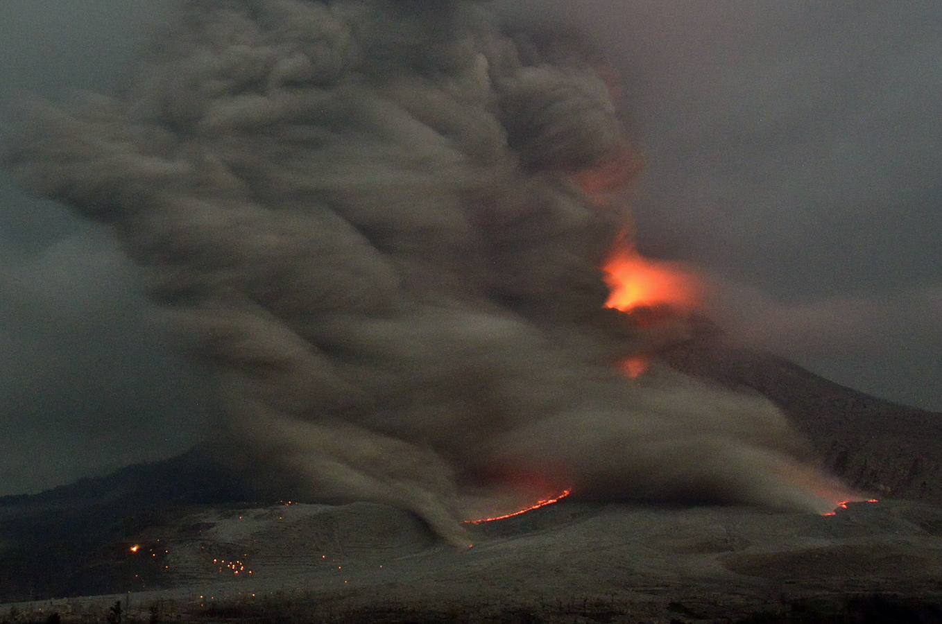 La furia del volcán del Monte Sinabung