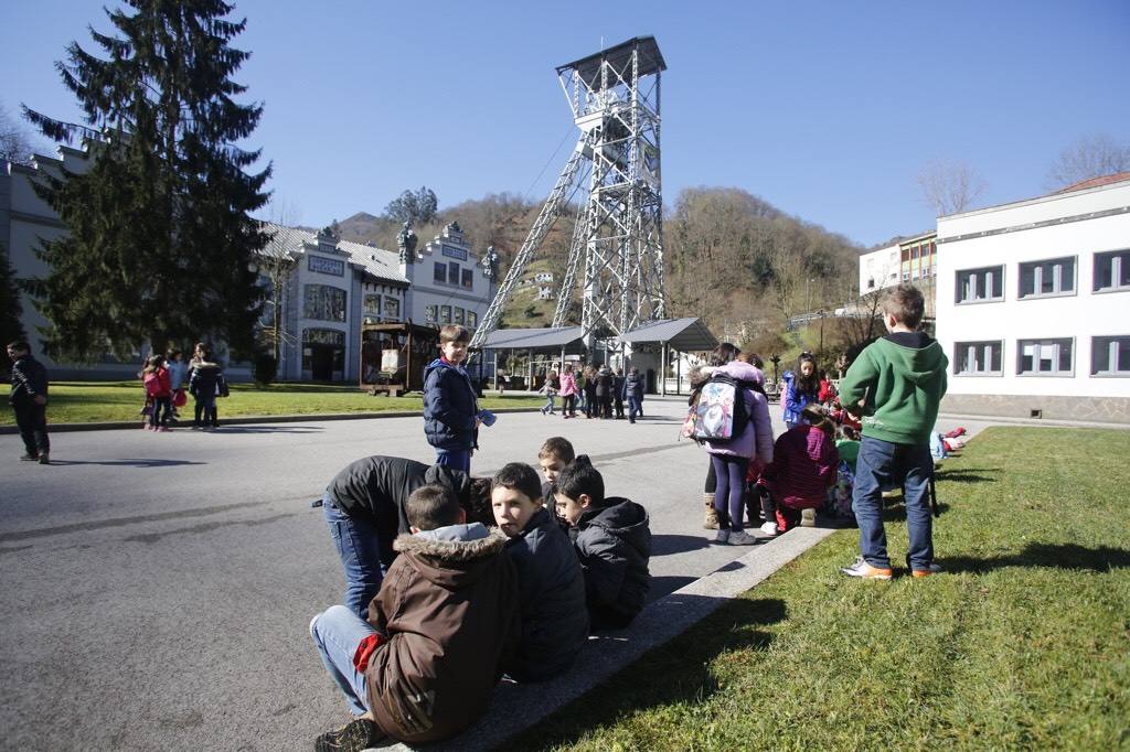 Doscientos niños visitan el Ecomuseo de Samuño