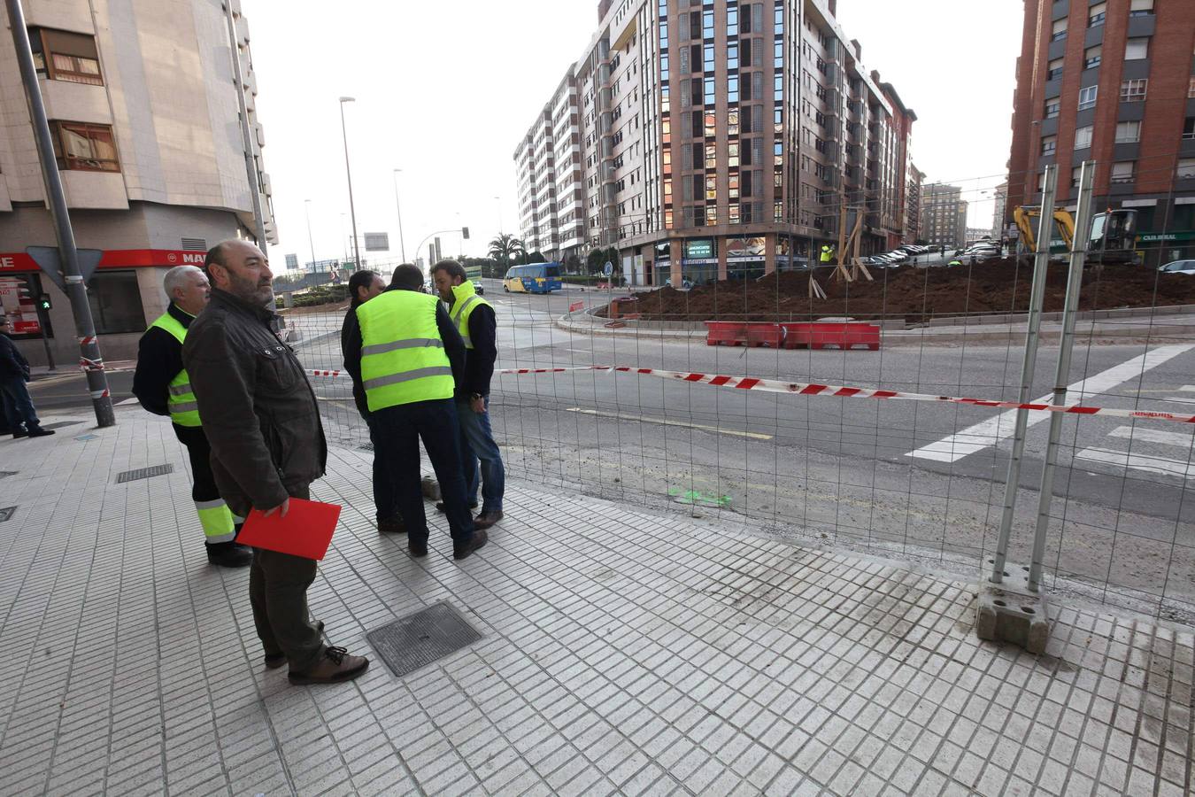 La glorieta de Los Oficios de Avilés, cortada