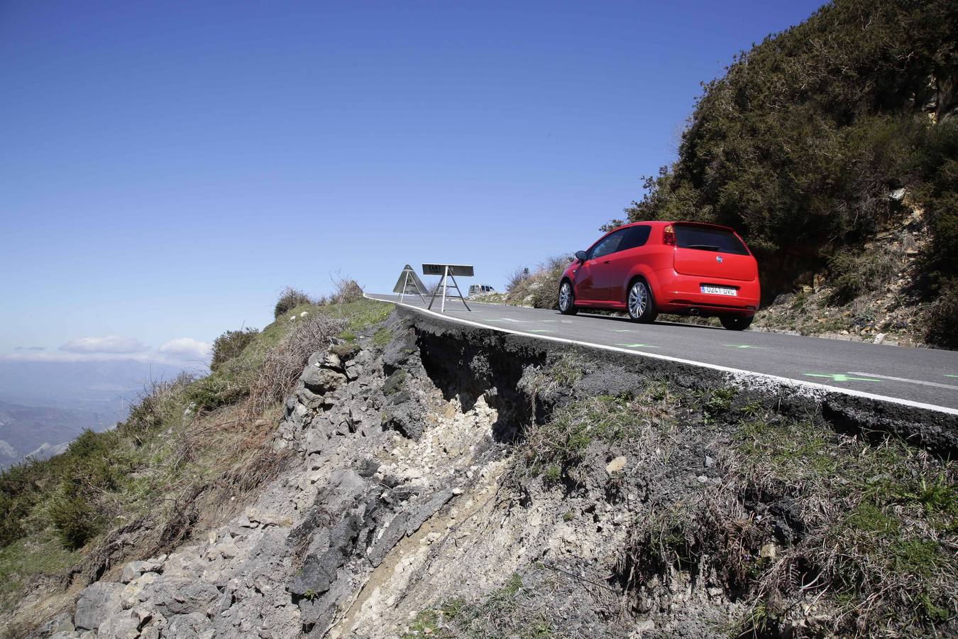 Así está la carretera de subida a los Lagos