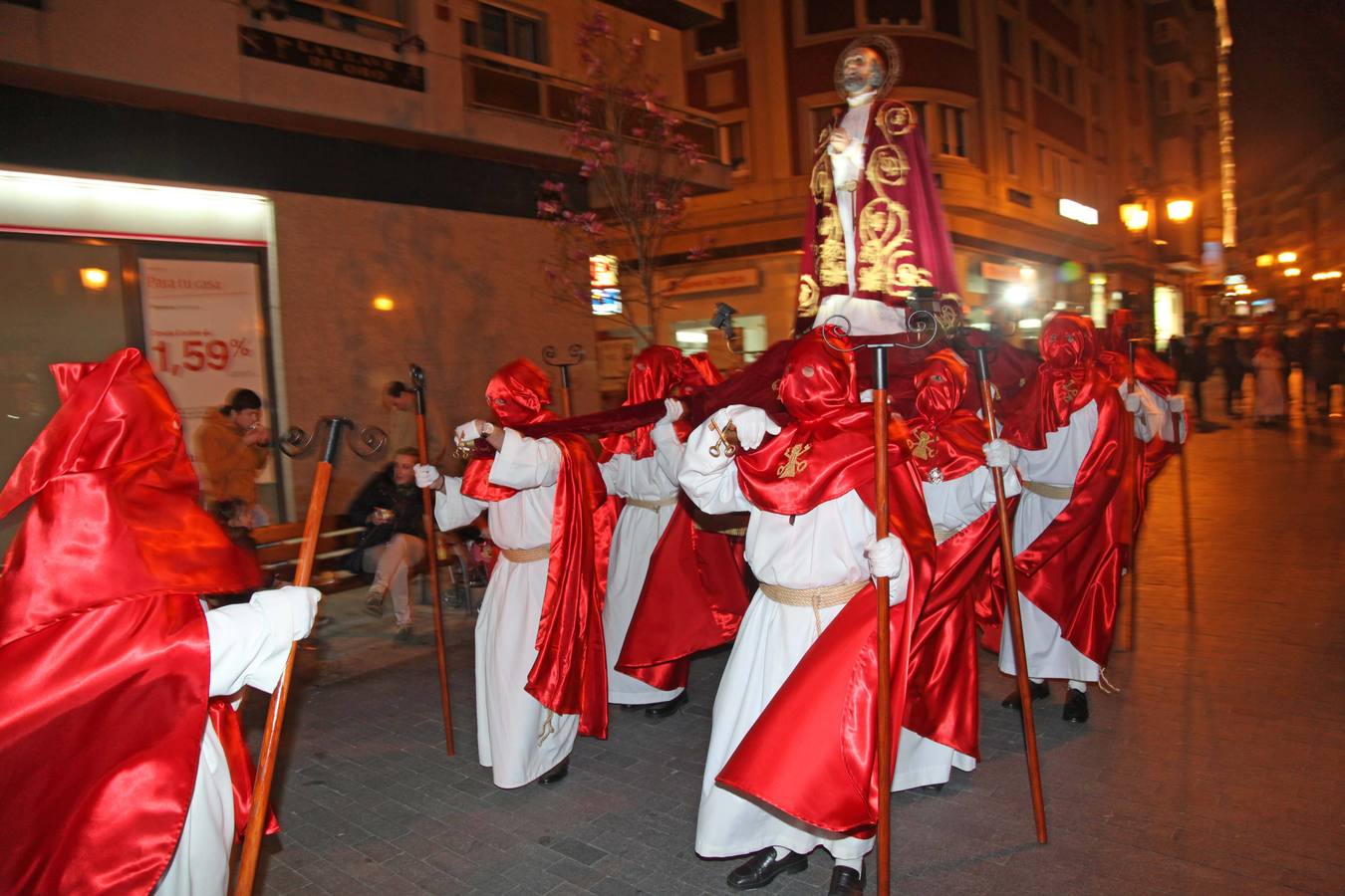 Multitudinaria procesiónde la Resurrección