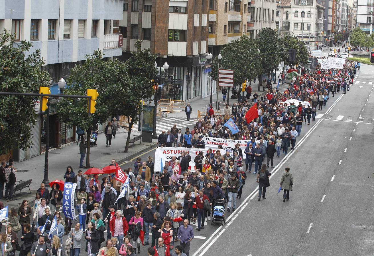 Manifestación de los sindicatos minoritarios por las calles de Gijón