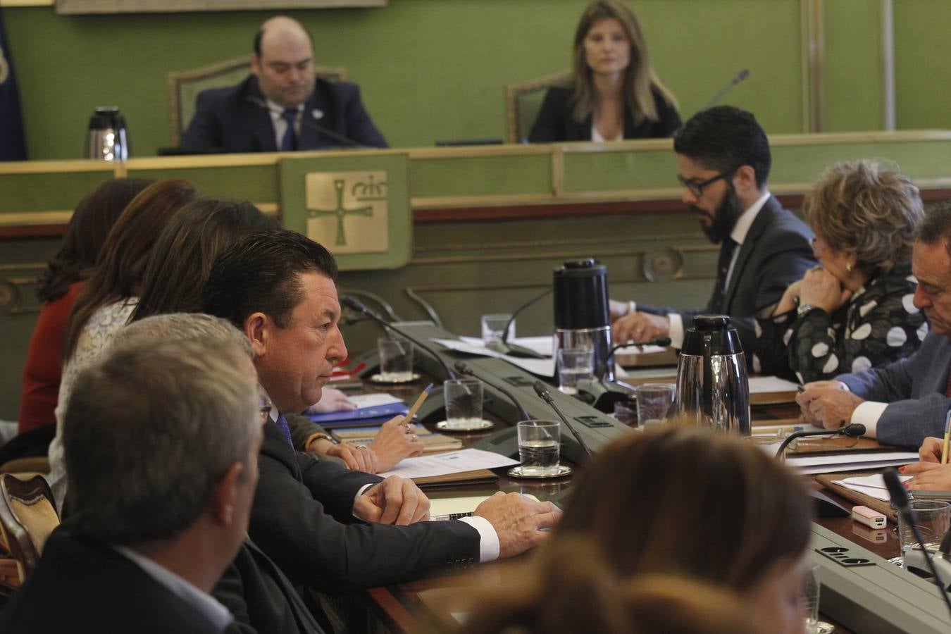 Pleno con bronca en el Ayuntamiento de Oviedo