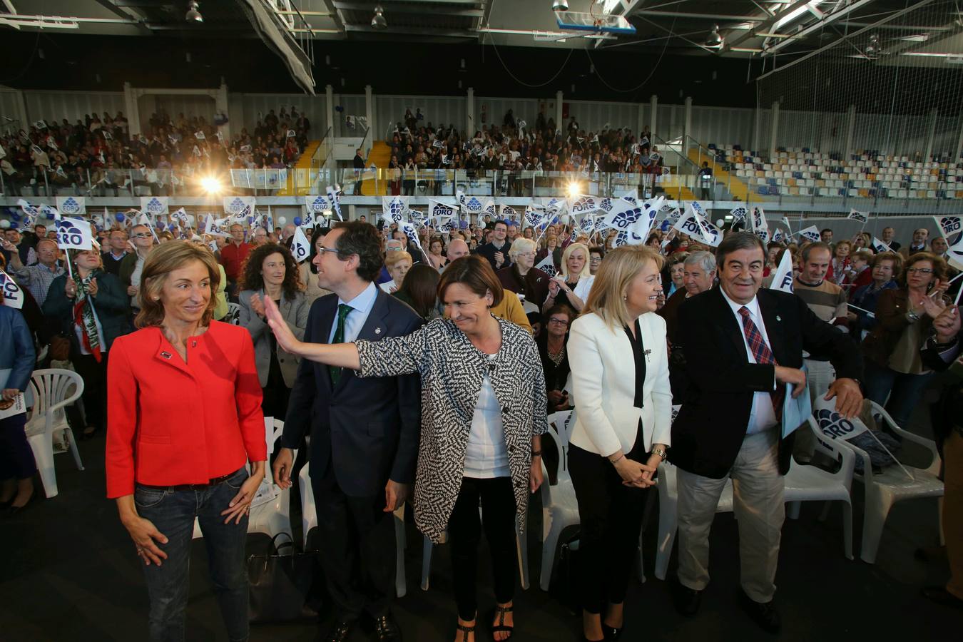 Más de un millar de personas en el mitin central de Foro en Gijón