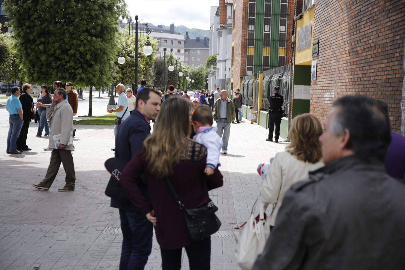 Los asturianos acuden a las urnas