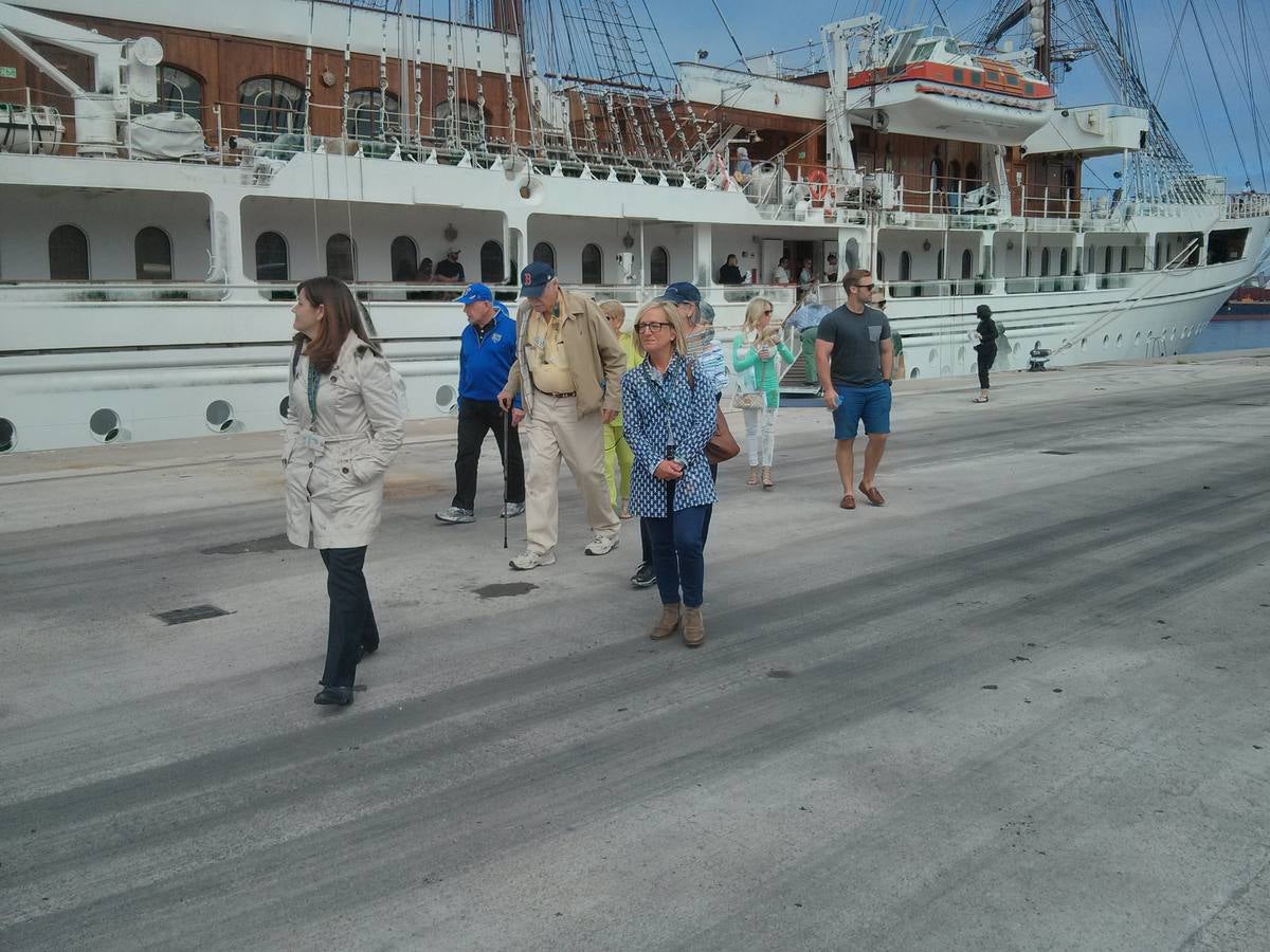 El 'Sea Cloud II' atraca en Avilés