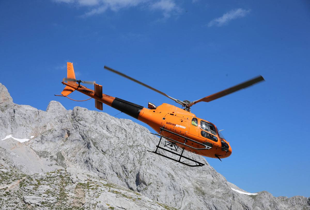 Así suben los víveres al refugio del Urriellu