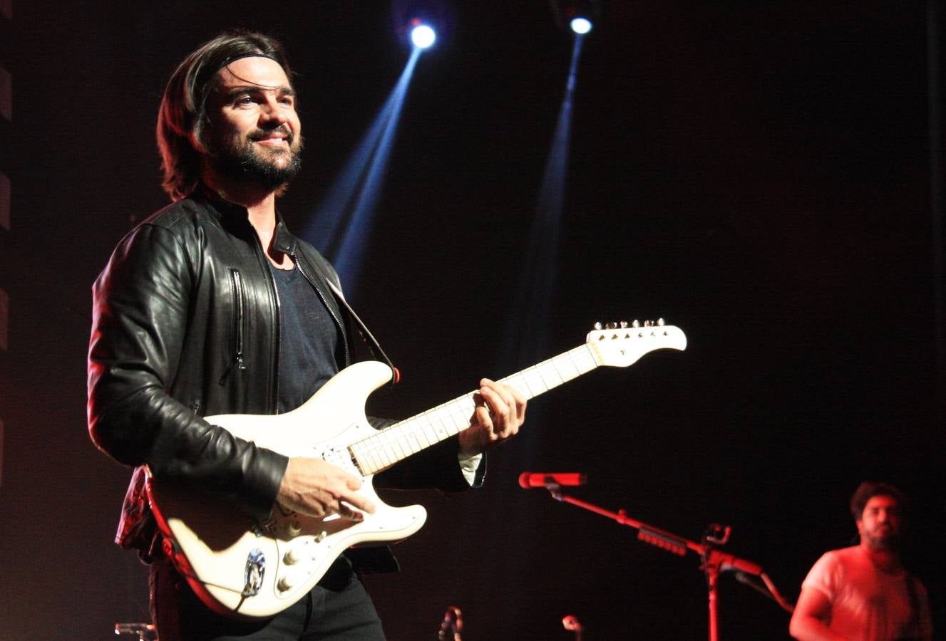 La 'locura de amor' de Juanes pone en pie al Teatro Real