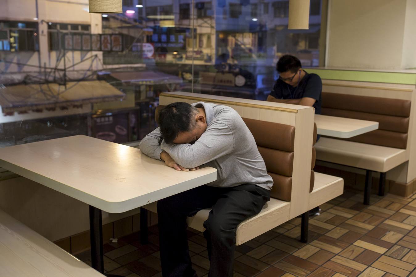 Los 'McSleepers', sin techo durmiendo en restaurantes de comida rápida
