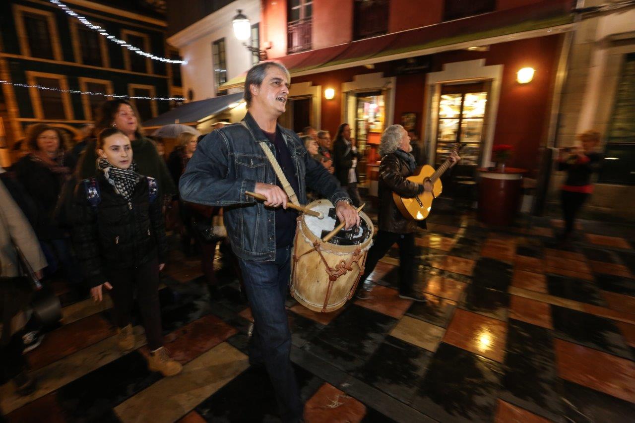 Felicitación musical de LA VOZ DE AVILÉS y Contracanto