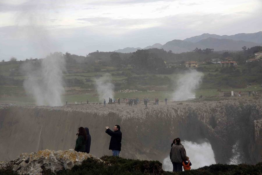 Las espectaculares imágenes de los Bufones de Pría por el temporal