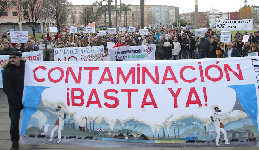 Vecinos de Gijón protestan contra la contaminación