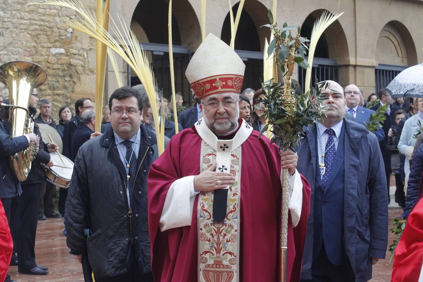 La lluvia ensombrece el Domingo de Ramos en Asturias