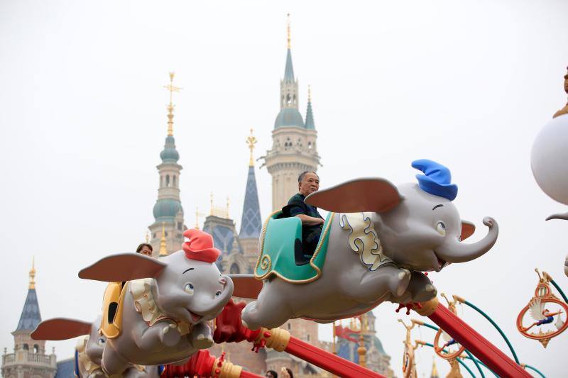Abre el primer parque de atracciones Disney en China