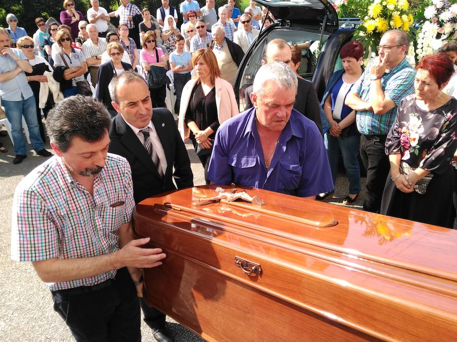 Multitudinario adiós al cura de Valdepares