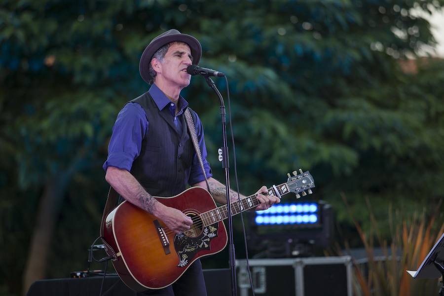 El Botánico se rinde a Mikel Erentxun