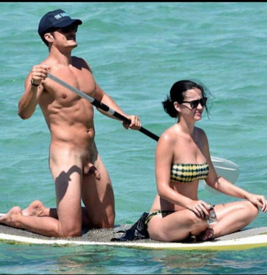 Orlando Bloom rema completamente desnudo junto a Katy Perry en Cerdeña