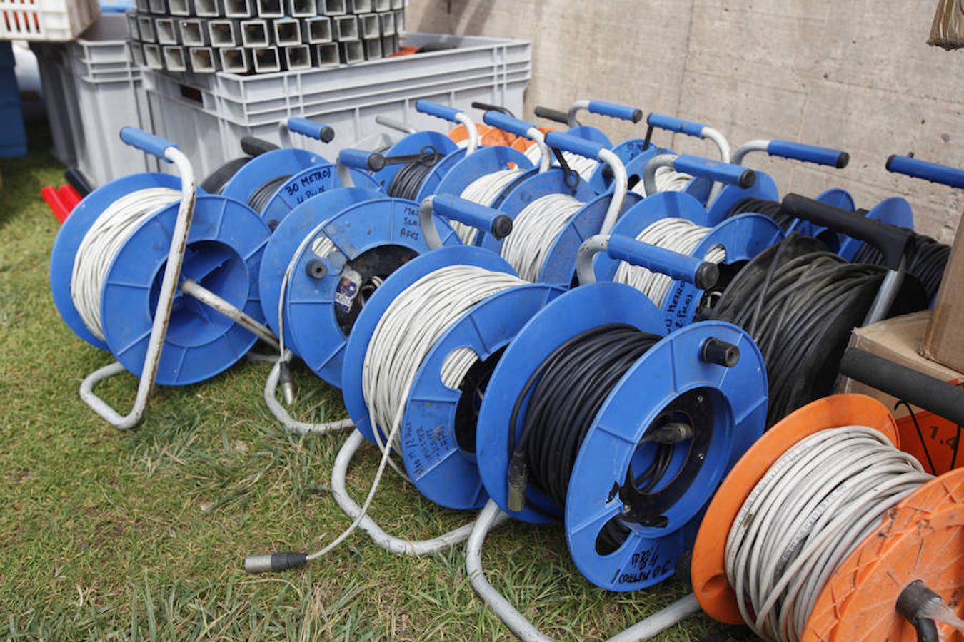 Preparativos para la noche de los fuegos de Gijón