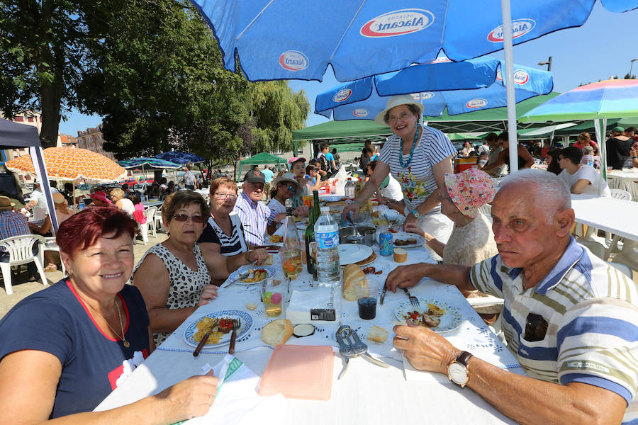 Comida en la calle de las fiestas de Corvera