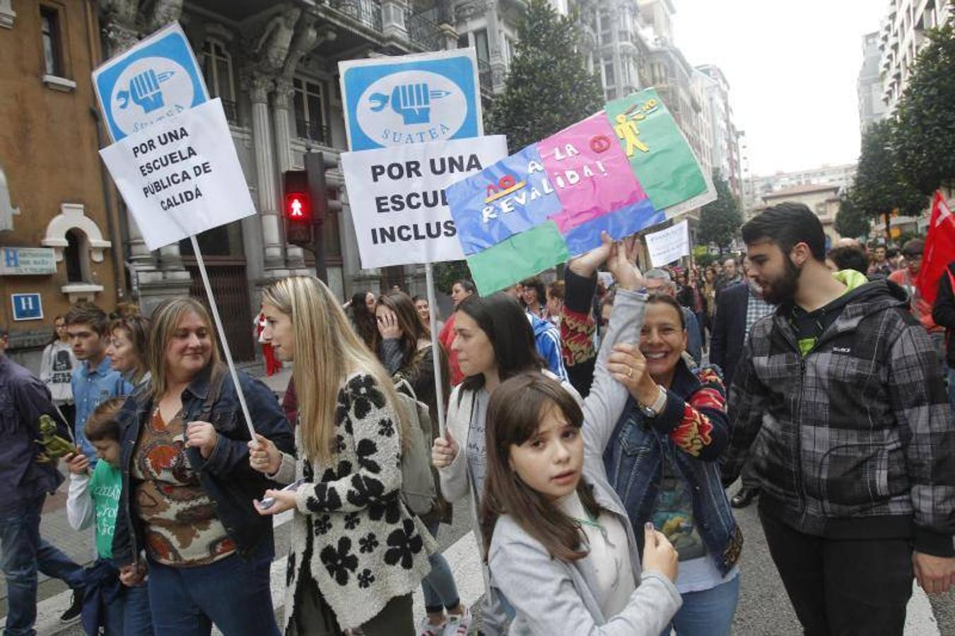 Manifestación contra las reválidas en Oviedo