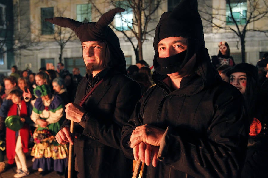 En Antroxu de Oviedo entierra a su sardina