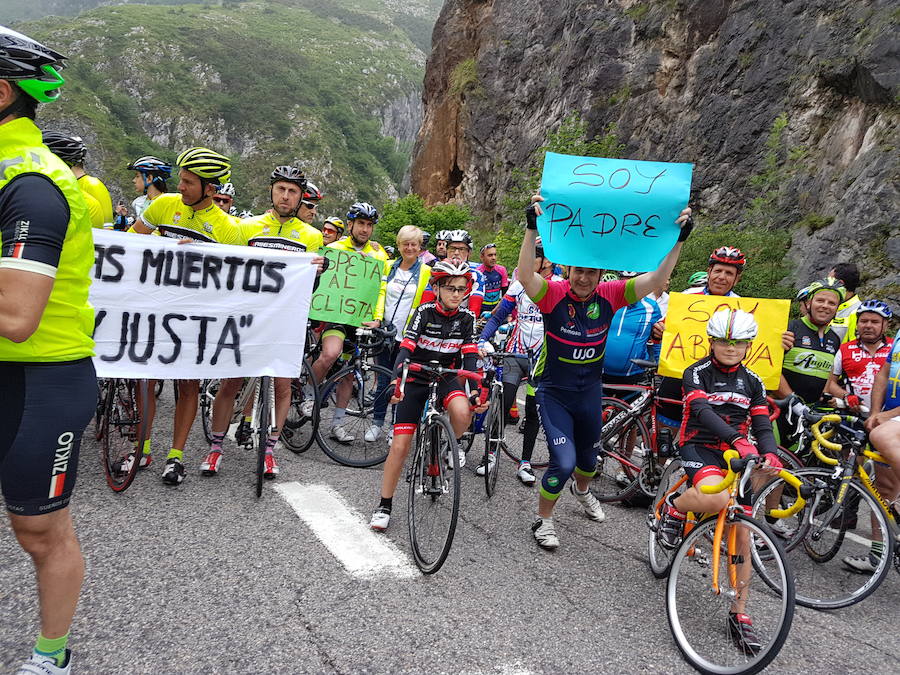 Los ciclistas piden respeto en la carretera