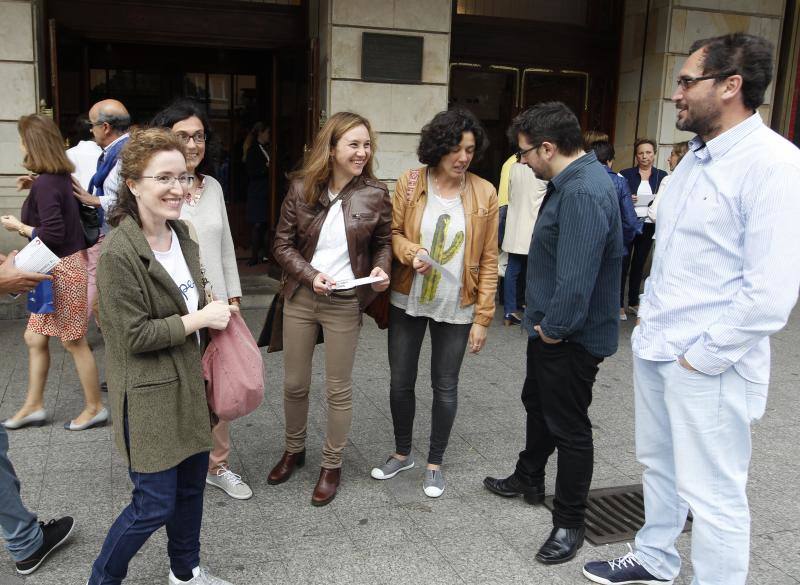 Jaime de Armiñán recibe la ovación del Jovellanos en el estreno de '14, Fabian Road'