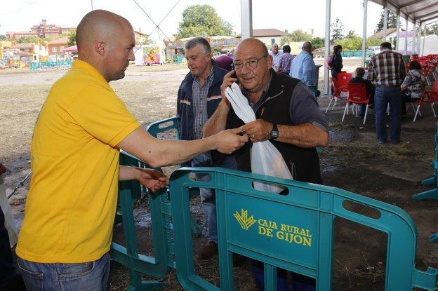 Las fiestas siguen en Jove a ritmo de parchís y tute