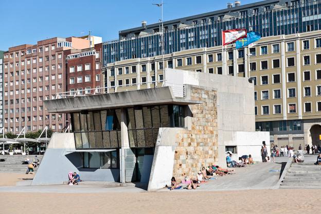 Obras de mejora en el edificio de Salvamento de la playa de Poniente