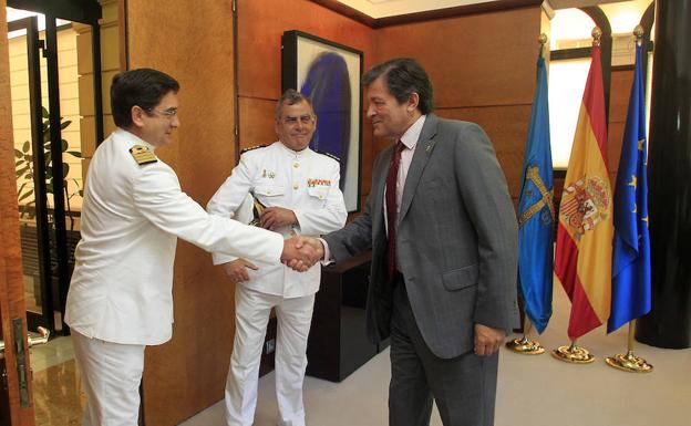 Orueta toma posesión como comandante naval
