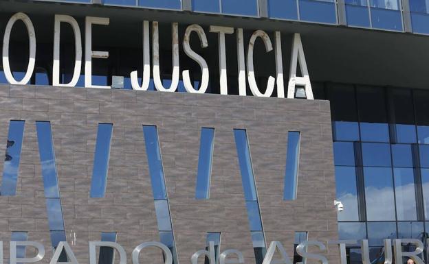 Dos años de cárcel para la madre que retuvo a sus hijos en Ribadeo