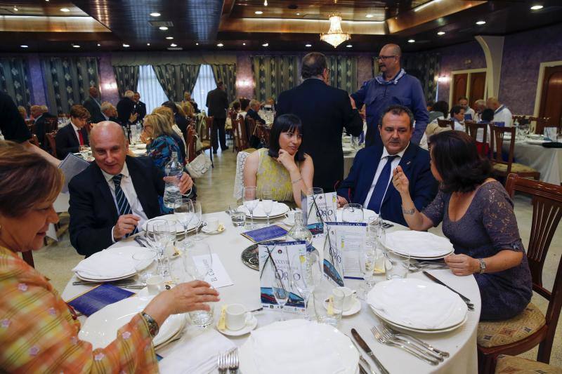 Entrega de l'Amuravela de Oro en Cudillero