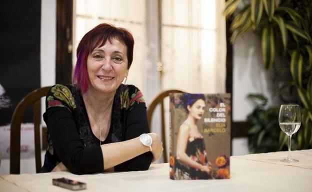 Elia Barceló: «Descubro personajes, no los creo»