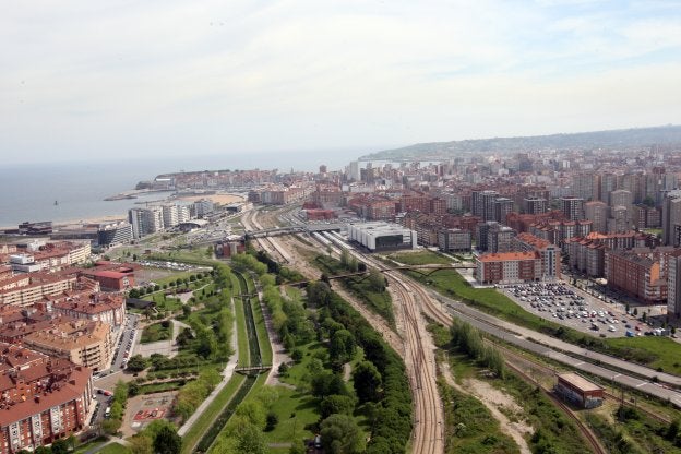 La federación vecinal critica que el plan de vías mantiene la división de la zona oeste