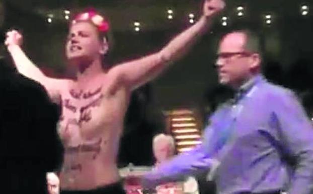 Femen detiene un concierto de Woody Allen